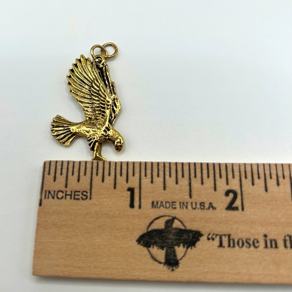 Vintage 12K Gold Eagle Pendant with Detailed Feather Texturing​​​ - Picture 6 of 9